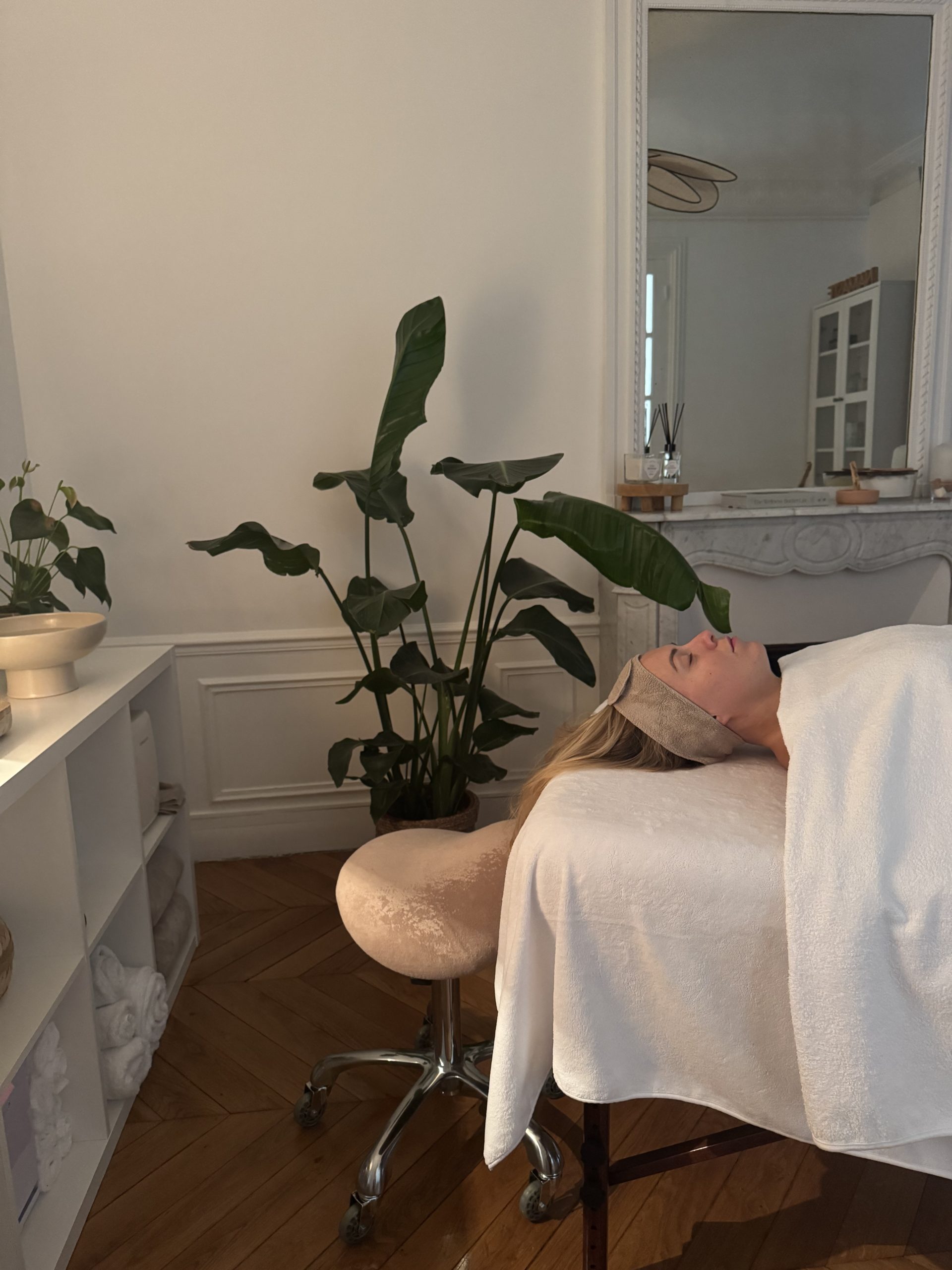 Massage du visage naturel comme alternative douce aux injections esthétiques